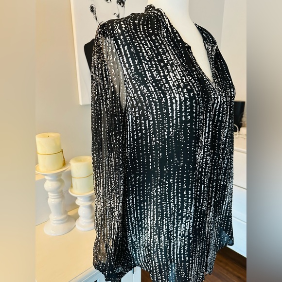 7 For All Mankind Black and White Shirt - Picture 3 of 9